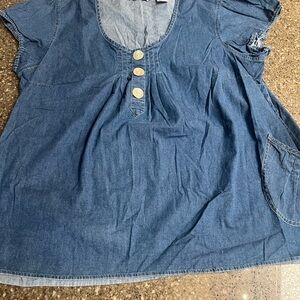 Quizz Woman Plus Size Blue Denim Top Pleats Faux Buttons Size 22 Pockets EUC